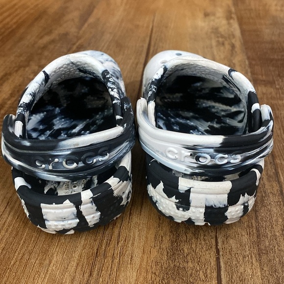 Crocs black & white marble Clogs sandals size C5 - Picture 3 of 9